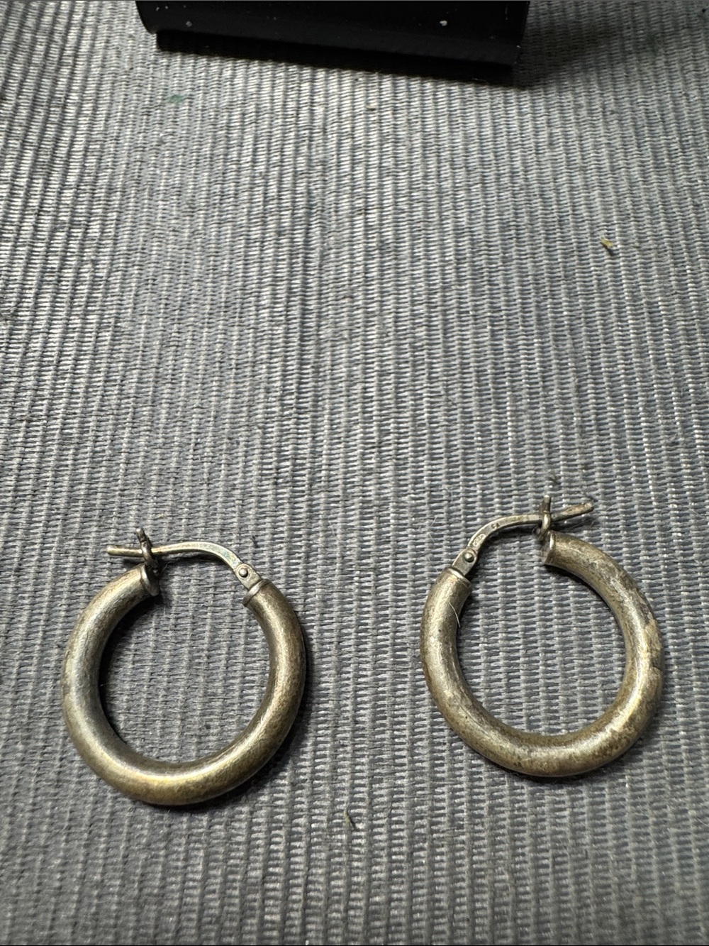 Vintage 925 Textured Metallic Hoop Earrings in Antique Silver